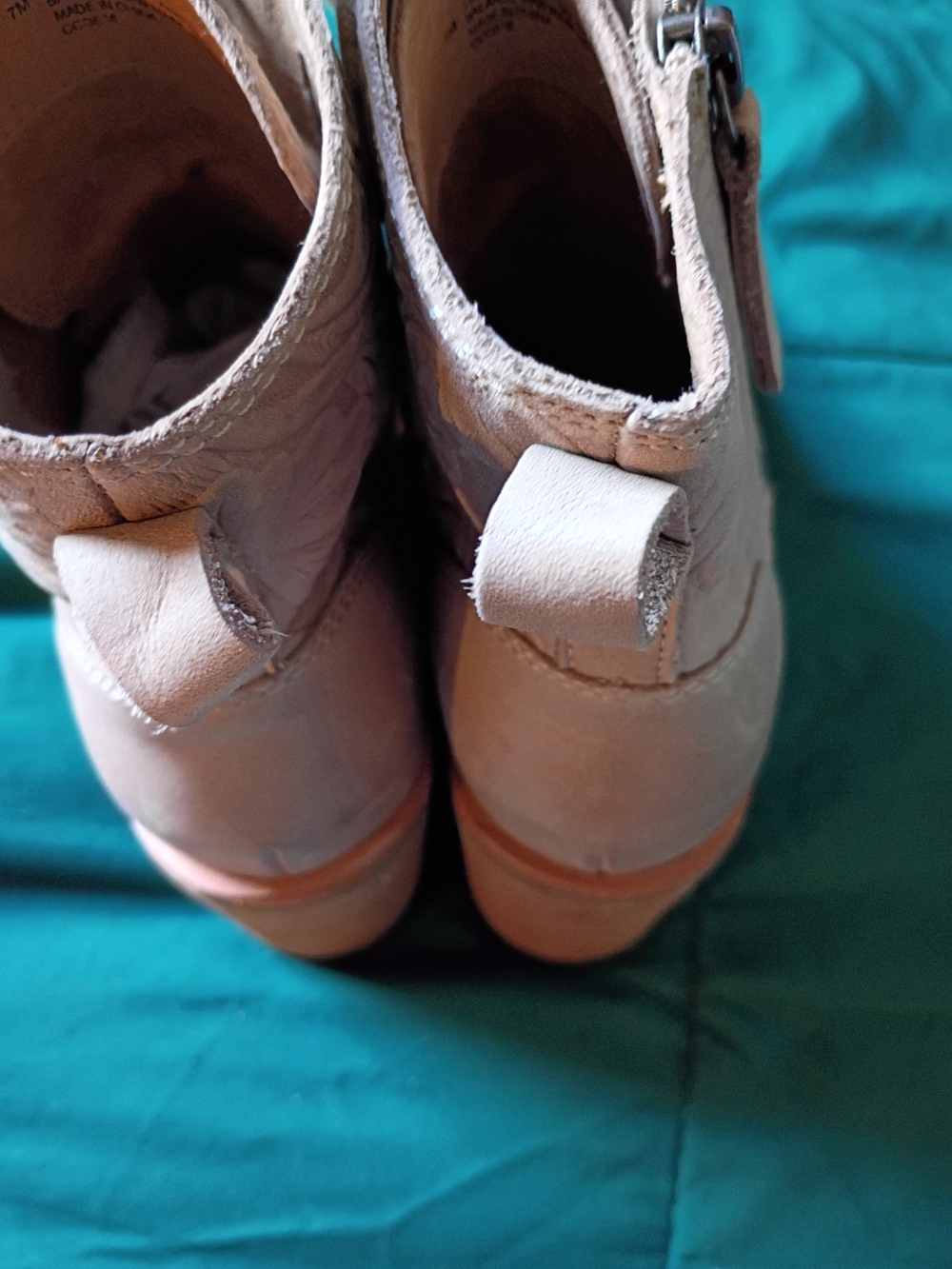 Sofft Women's Lace-Up Embossed Ankle Boots in Light Beige 7 M - Picture 3 of 7